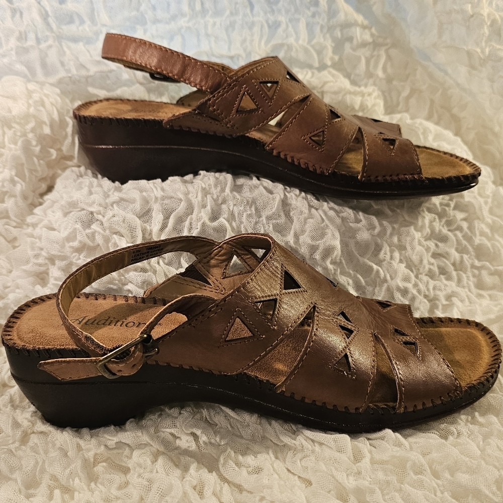 Auditions Megan Brown Slingback Sandall Size 9.5 leather upper